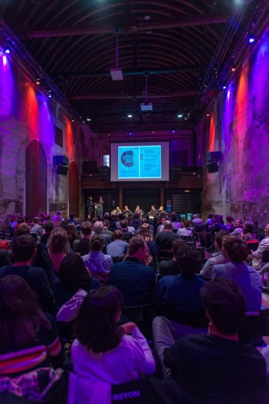 Conférence "Du brutalisme à la décoration : béton, le grand écart"